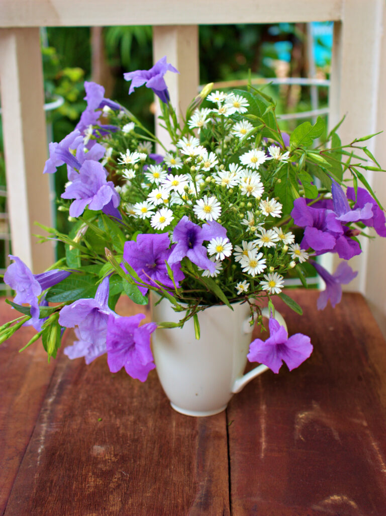 How to Arrange Flowers: A Simple Guide to Beautiful Bouquets