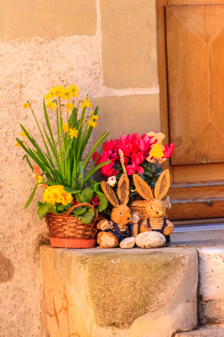 How to Recreate The Best Cheerful Spring Porch Decor