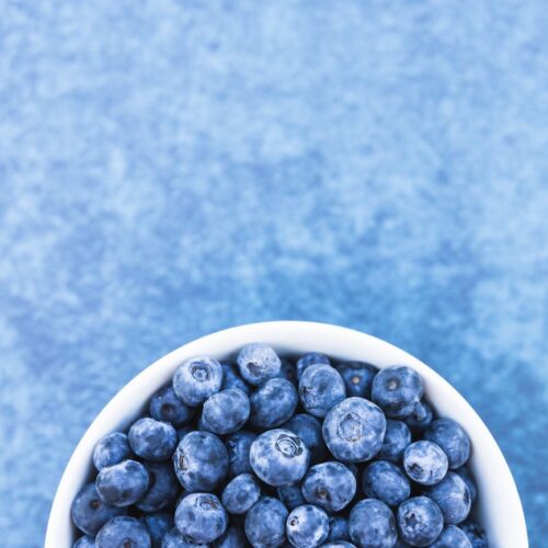 blueberries in white ceramic bowl