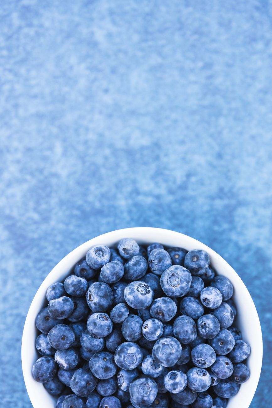 blueberries in white ceramic bowl