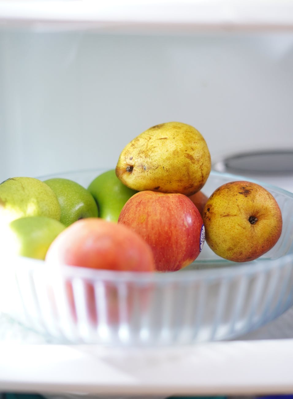 apples in bowl